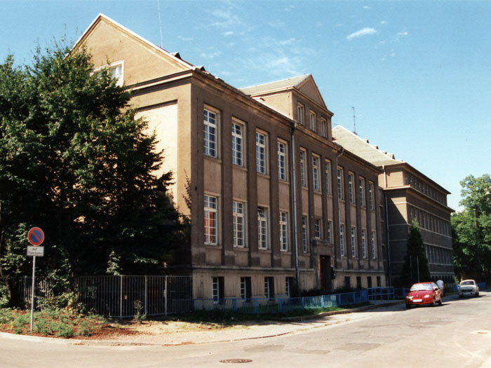Die Schule von der Thäterstraße (1998)