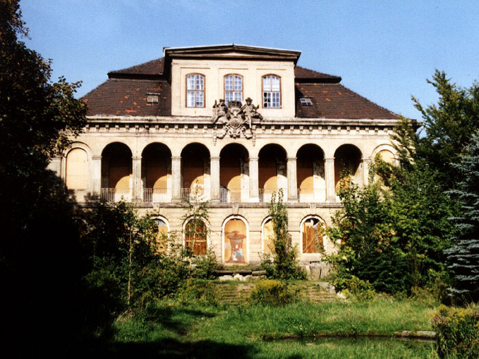 Schloss Übigau, dem Verfall preisgegeben (September 1998, Foto: F. Philipp)